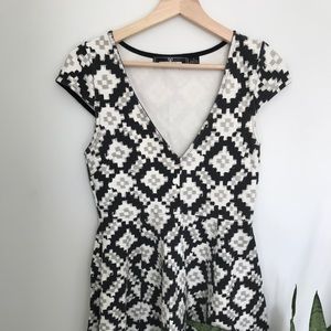 PAPER PLANES Dress A Line w Geometric Print